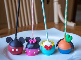 Mickey, Minnie, Daffy, Goofy cake Pops